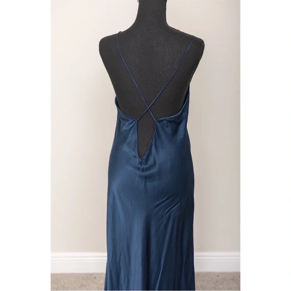 80s Natori Dark Blue and Gold Embrodiered Vintage Nightgown and Robe Size M-L - Picture 5 of 8